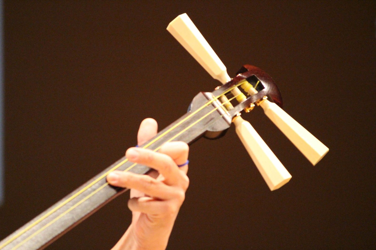 三味線 茶色 青 付属品あり 皮破れてます 三味線 茶色 青 付属品あり