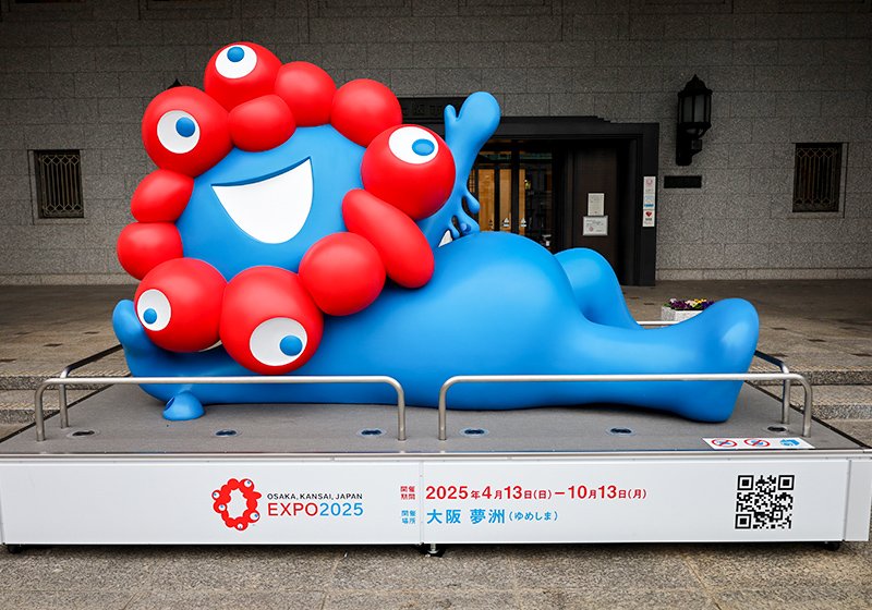 街中で見つけた大阪・関西万博。巨大ミャクミャクからラッピング車両