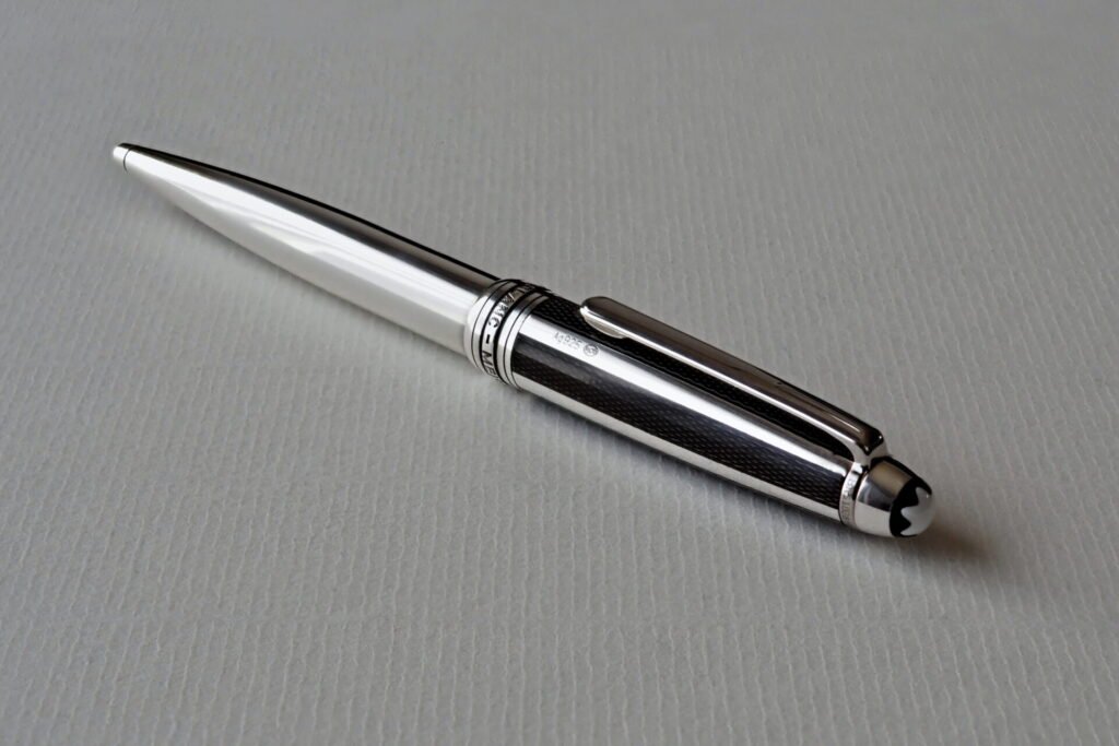 書くことへのモチベを爆上げするモンブランの銀軸ボールペン
