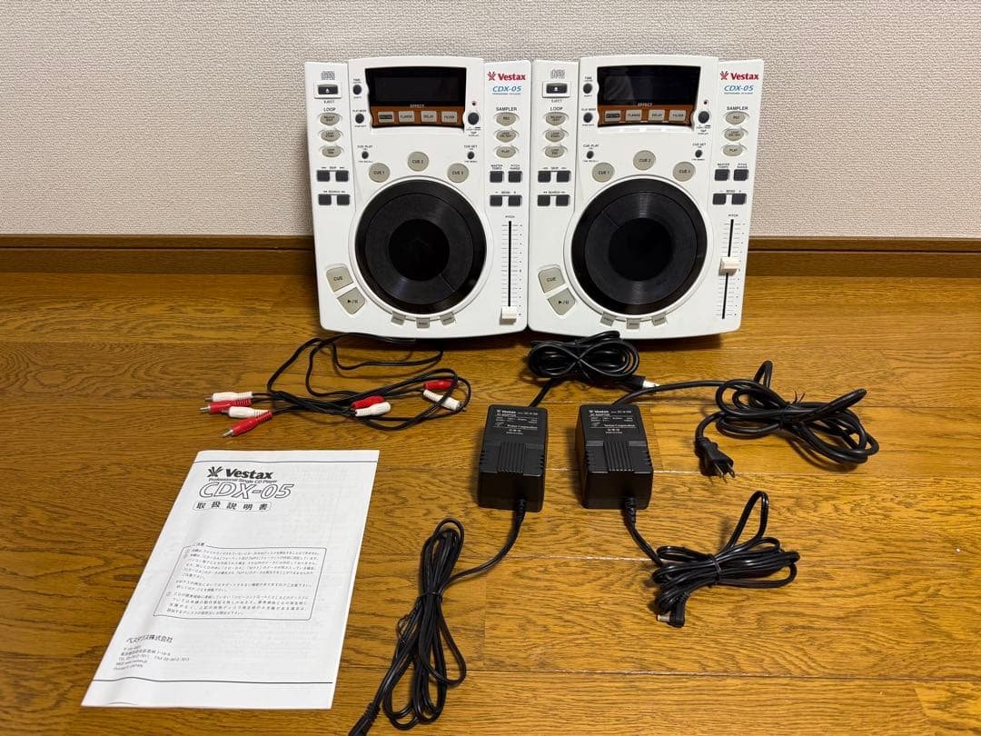 Vestax CDX-05 ホワイト　2台セット Vestax CDX-05 ホワイト 2台セット Vestax CDX-05 ホワイト 2台セット