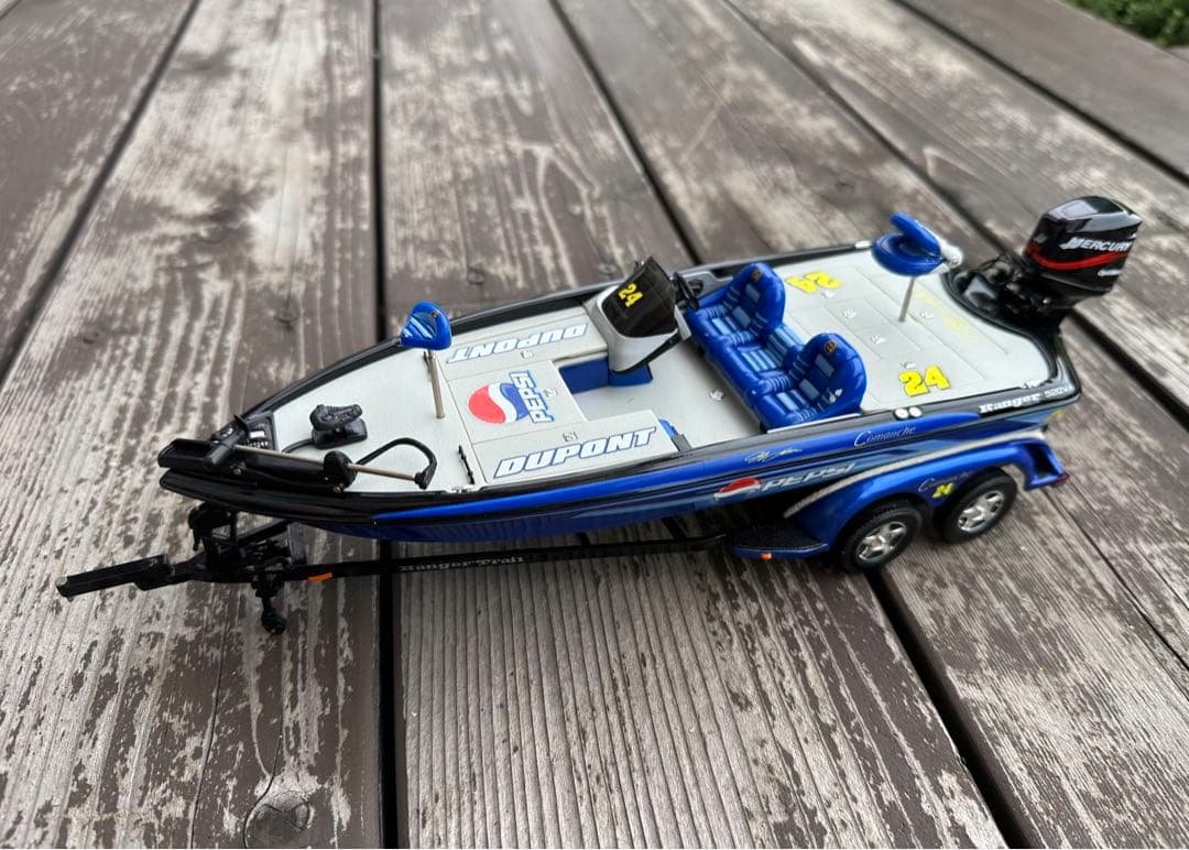 レンジャー 520VX 1/24 ダイキャスト模型 CASTAWAY バスボート