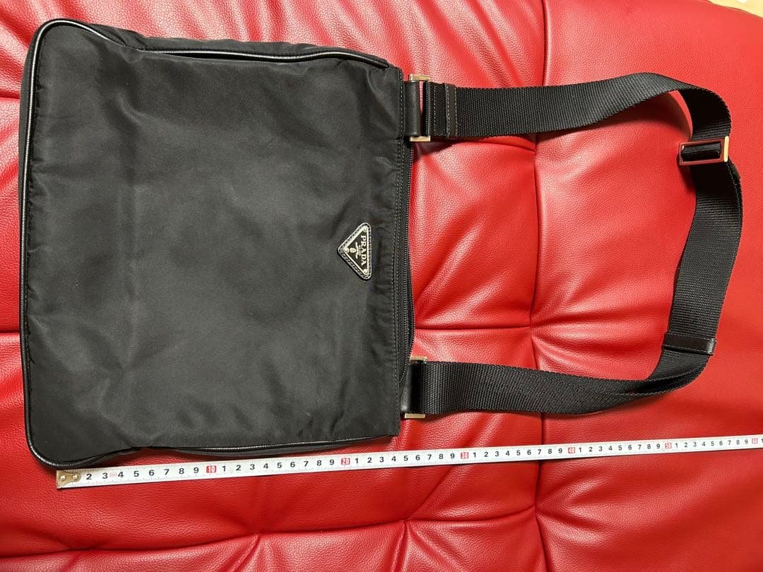PRADA プラダ　ショルダーバッグ　斜めがけ　三角ロゴ