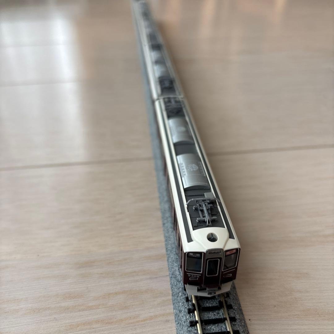 Nゲージ鉄道模型 白/赤 阪急電車