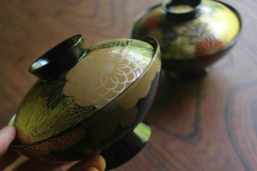 デッドストック！上質黒漆に極上菊詰沈金蒔絵のお椀2点（検輪島塗蒔絵椀雑煮椀